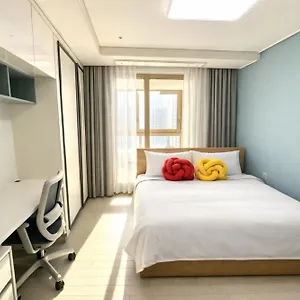 The November In Landmark アパートホテル